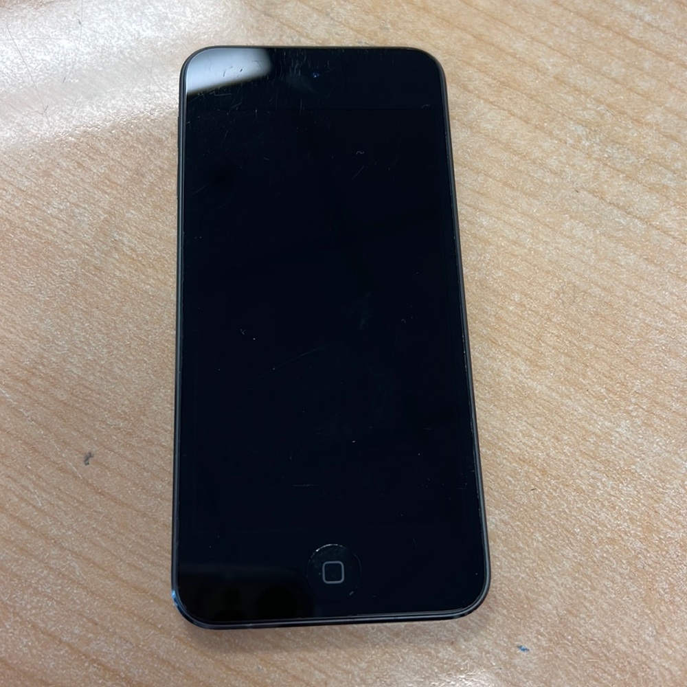 Apple iPod touch 7 Generation Space Gray (used and don’t turn on but can be fix)